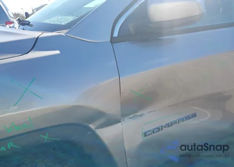 2019 Jeep Compass Latitude 4X4 z USA, uszkodzony, nr VIN 3C4NJDBB4KT786870